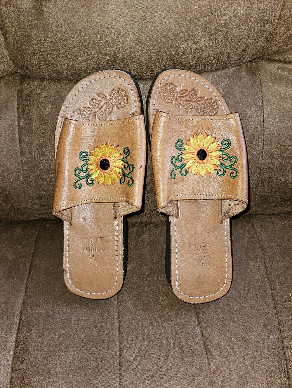 Women’s Brown Sunflower Embroidered Slide Sandals Made In Mexico NWOT
